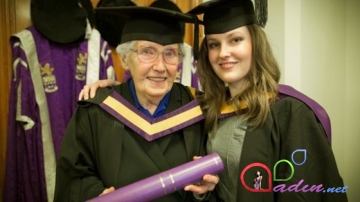 90 yaşında universitet diplomunu aldı