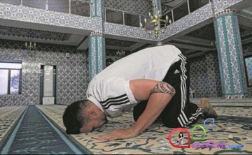 Alman futbolçu islamı qəbul etdi