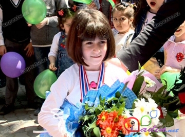 7 yaşlı azərbaycanlı qız dünya birinciliyində iki qızıl medal qazandı