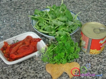 Közlənmiş qırmızı bibərli pərpərən salatı (foto resept)
