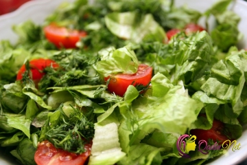 Avokadolu salat (foto-resept)