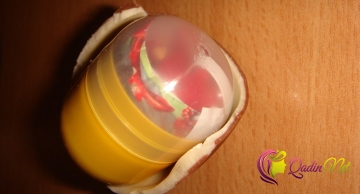 Sürpriz yumurtadan çıxan oyuncaq valideyni dəhşətə gətirdi - FOTO