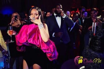 Rihanna 30 yaşını qeyd etdi-FOTO