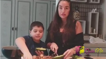 Leyla Əliyeva oğlu ilə yemək bişirdi - VİDEO