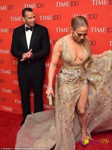 Jennifer Lopez ilin ikonası adına layiq görüldü-FOTO
