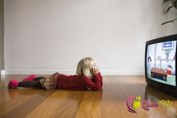 Uşaqlar televizora neçə saat baxa bilərlər?