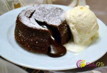 İsti şokoladlı keks (foto resept)