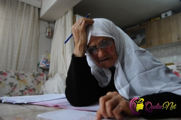 Ərdoğanın sözü ilə 85 yaşlı qadın oxumağa başladı-FOTO