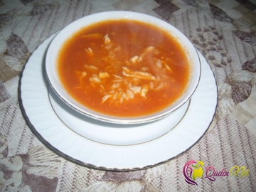 Pomidorlu düyü şorbası (foto resept)