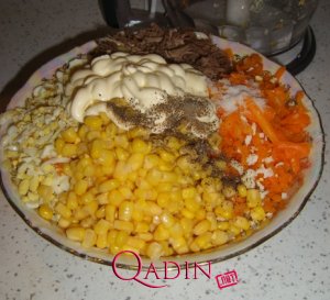 Qarğıdalı salatı (foto resept)