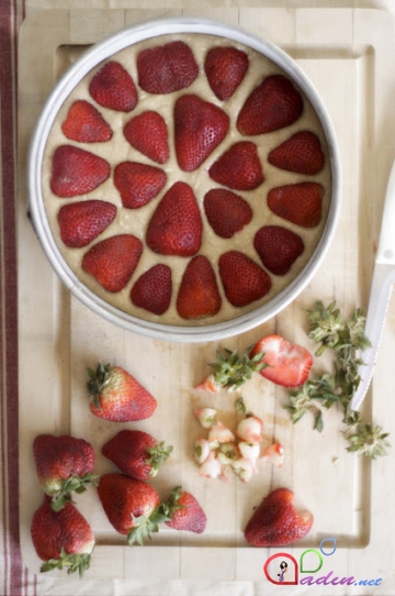 İtalyan üsulu çiyələkli keks (foto resept)