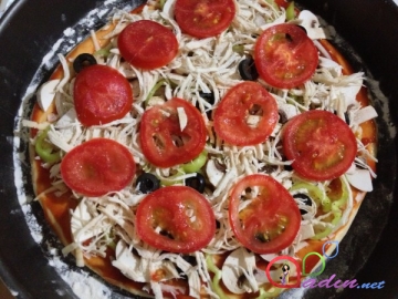 Göbələkli, toyuqlu pizza (foto resept)