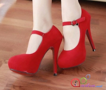 Qırmızı ayaqqabılar