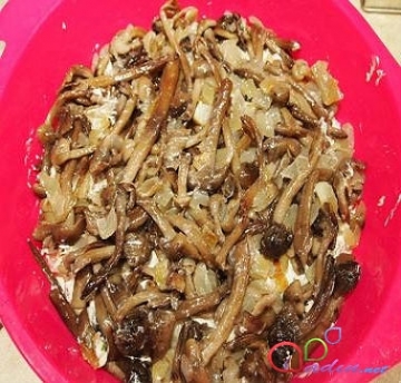 Lobyalı-göbələkli salat (foto resept)