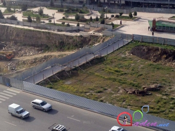 Bakıda böyük bir ərazinin taleyi dəmir lövhələrlə qaranlıq edilib - FOTO