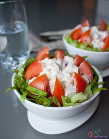 Toyuq ətli  pomidorlu salat (foto resept)