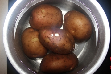 İçlikli kartoflar (foto resept)