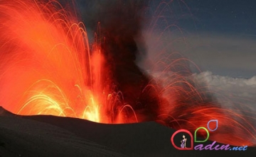 Vulkan nəhəng lava gölü yaradıb-video