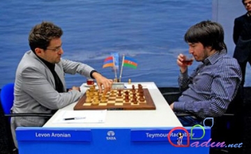 Teymur Rəcəbov Levon Aronyanla heç-heçə oynadı