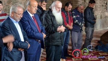 Gürcü yepiskop cümə namazı qıldı