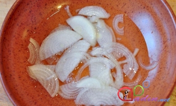 Toyuq ciyərindən dadlı salat (foto resept)