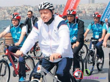 Türkiyə prezidenti velosiped yürüşünə qatılır
