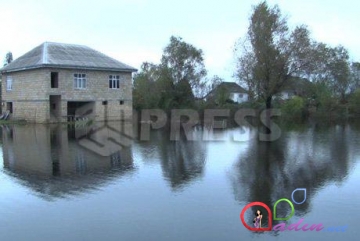 Güclü yağış Gəncədə 12 evi uçurdu