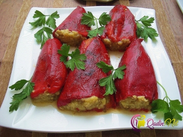 Qırmızı bibər salatı ( foto resept)