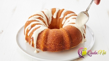 Çiyələk souslu keks (foto resept)