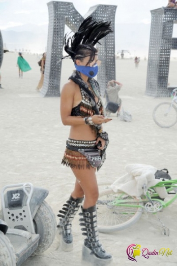 Burning Man festivalında qeyri-adi stillər