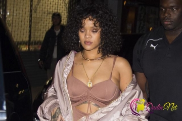 Rihanna bu dəfə də ənənəsinə sadiq qaldı - FOTO