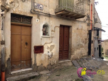 İtaliyada 2 manata ev satılır-FOTO