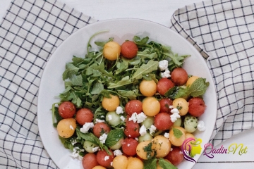 Qarpızlı yay salatı (foto resept)