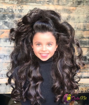 İnanılmaz saçlara sahib olan 5 yaşlı qız