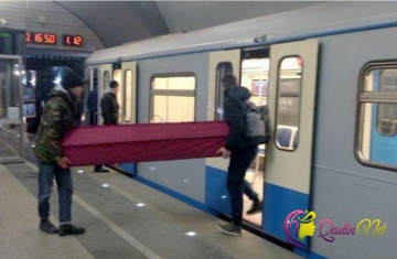 Metroda tabut aparan gənclər tənqid edildilər-VİDEO