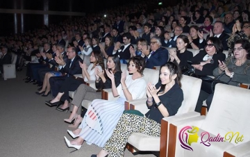 Mehriban Əliyeva qızları ilə konsertdə -FOTO
