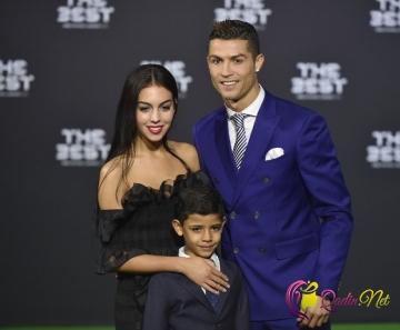 Ronaldonun sevgilisi dekolteli paltarda - FOTO