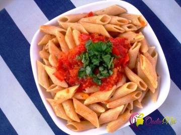 Pomidor souslu makaron (foto-resept)