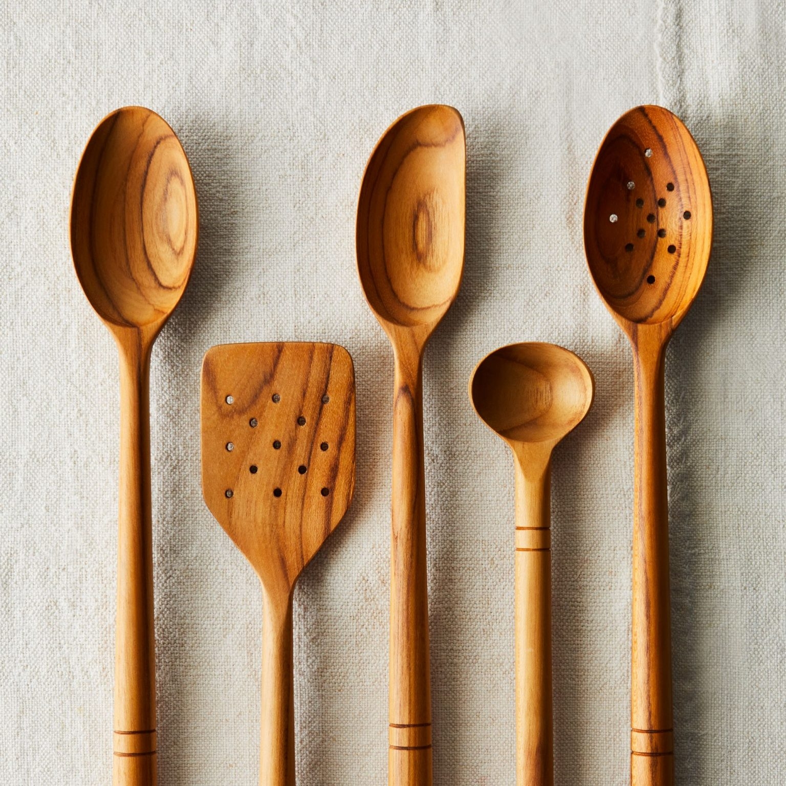 Wooden spoon. Деревянная ложка. Деревянная кухонная утварь. Ложка кухонная деревянная. Плоская деревянная ложка.