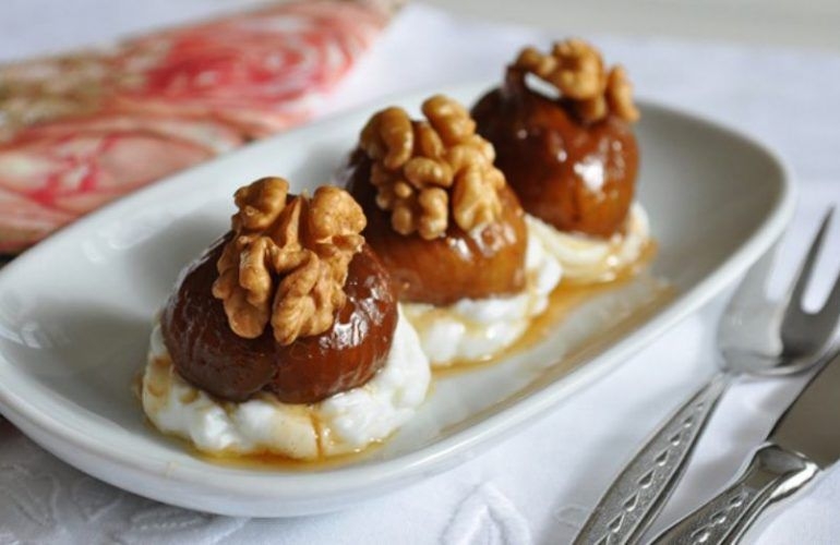 Dried Fig Dessert with Molasses (photo-recipe)