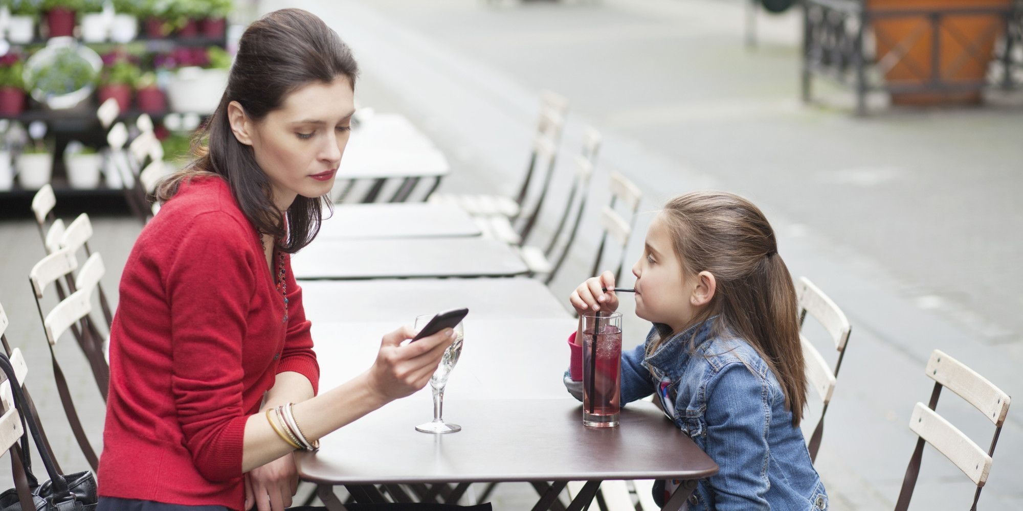 Bir çocuğa hangi yaşta cep telefonu verilebilir?